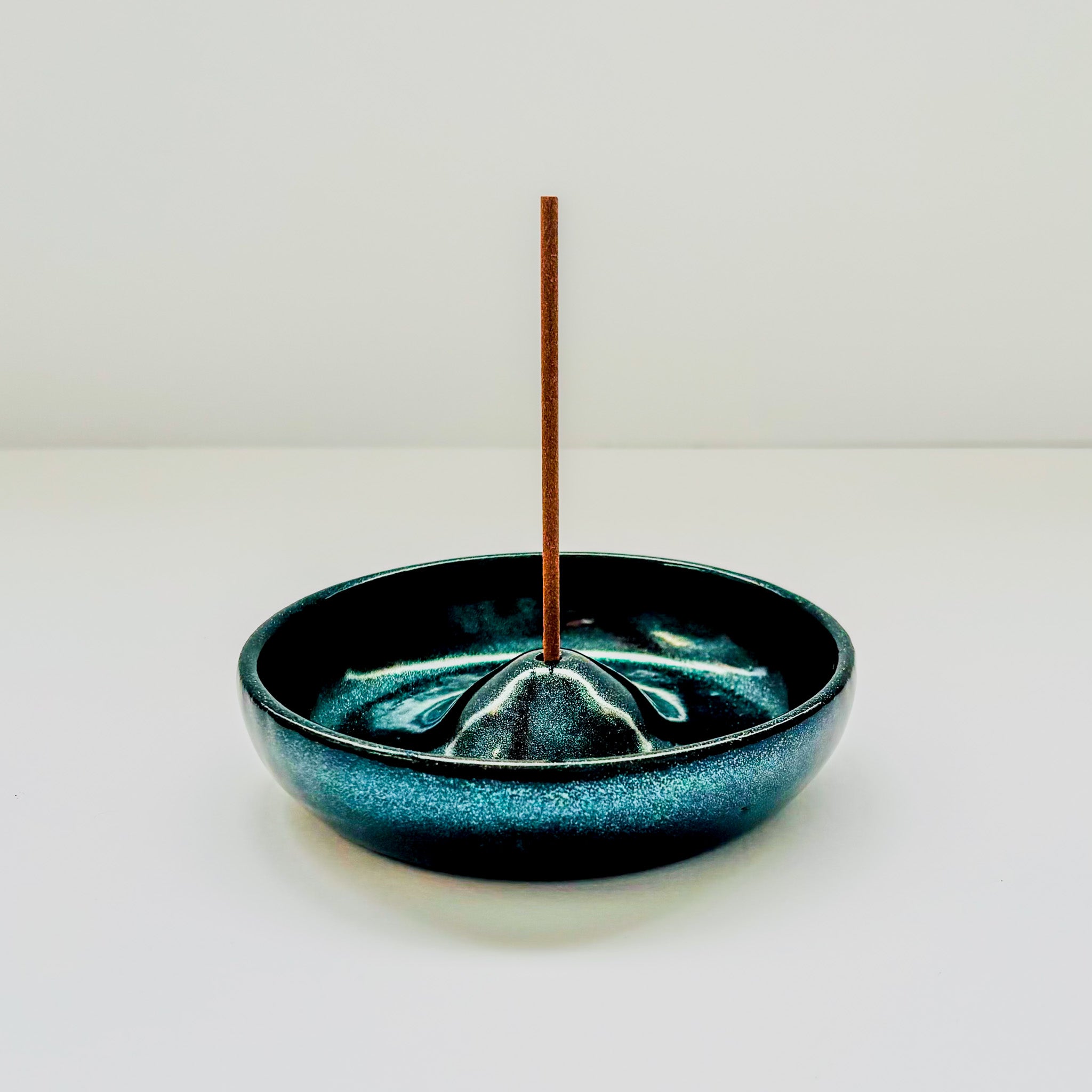 Sparkly black incense holder